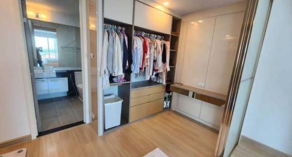 For rent 3 bedrooms condo in Yan Nawa, Bangkok