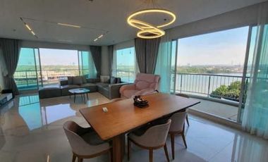 For rent 3 bedrooms condo in Yan Nawa, Bangkok