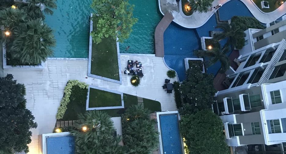 For sale and for rent 3 bedrooms condo in Huai Khwang, Bangkok