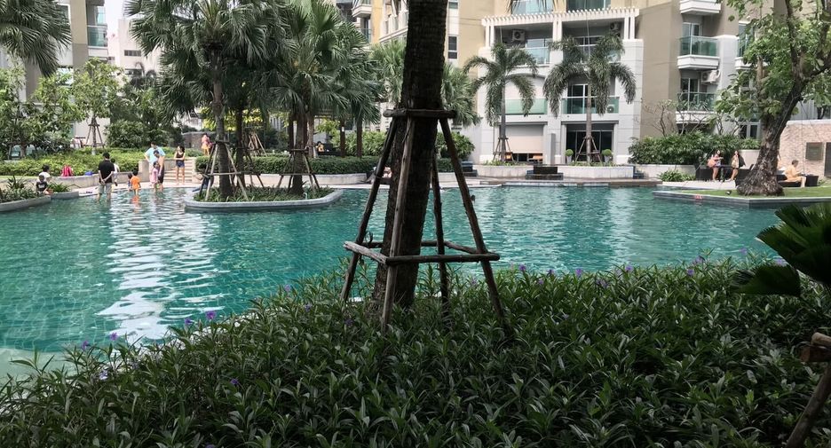 For sale and for rent 3 bedrooms condo in Huai Khwang, Bangkok