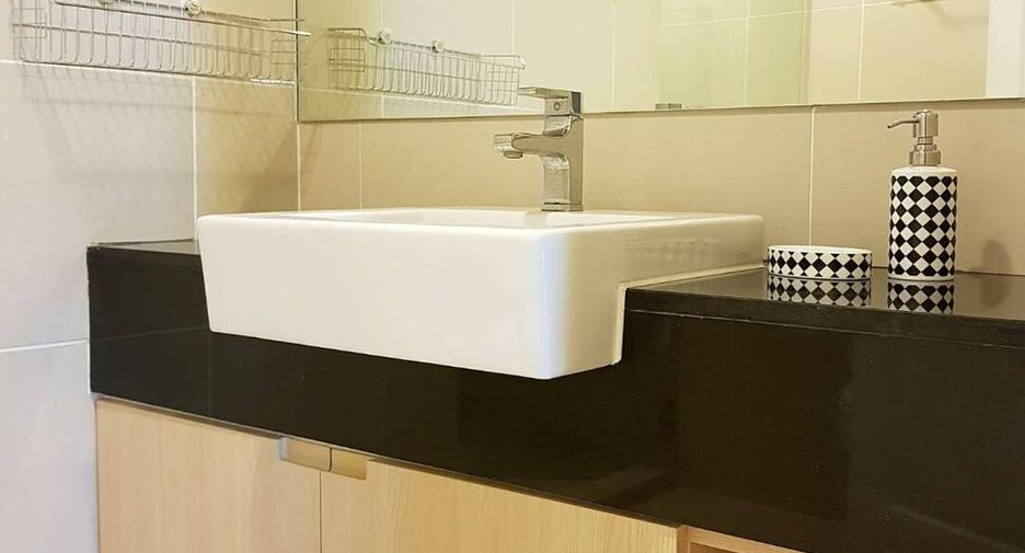 For sale and for rent 3 bedrooms condo in Huai Khwang, Bangkok