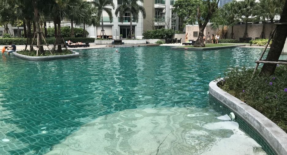 For sale and for rent 3 bedrooms condo in Huai Khwang, Bangkok