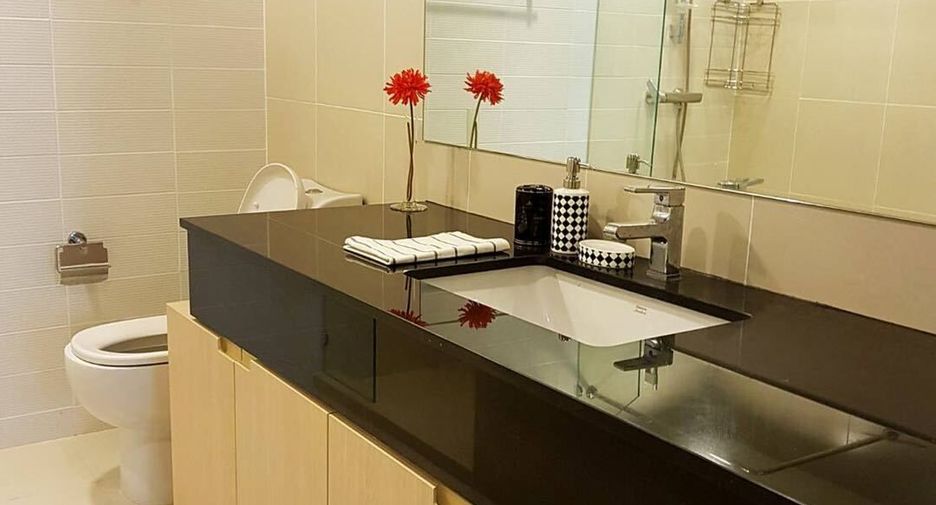 For sale and for rent 3 bedrooms condo in Huai Khwang, Bangkok