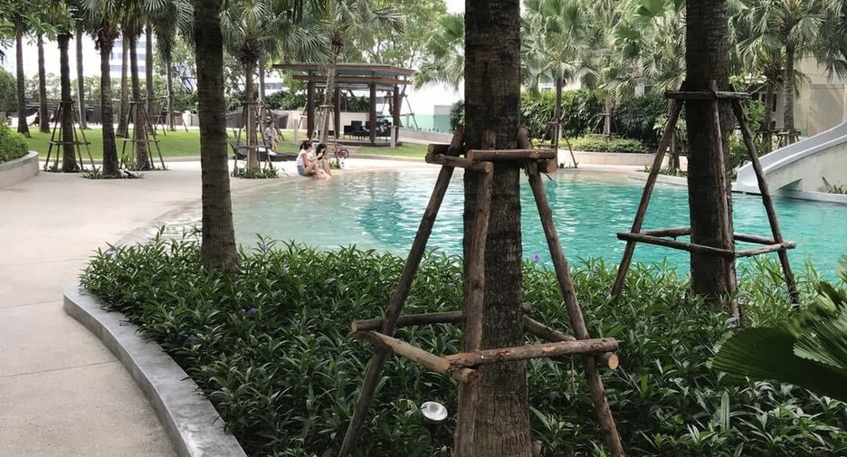 For sale and for rent 3 bedrooms condo in Huai Khwang, Bangkok