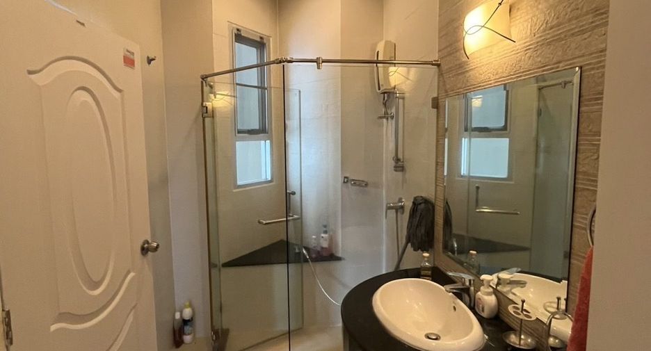 For rent 2 bedrooms condo in Ratchathewi, Bangkok