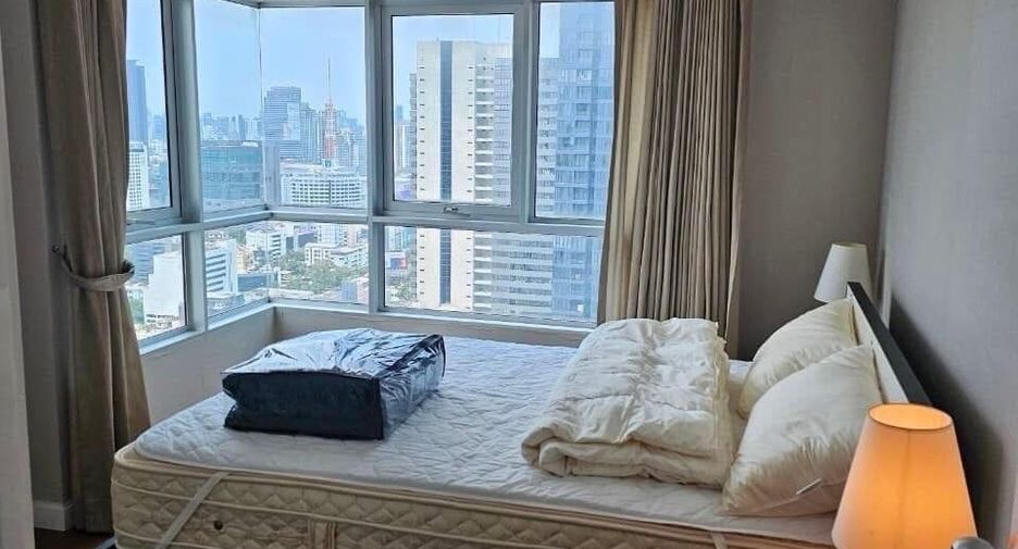 For rent 2 bedrooms condo in Huai Khwang, Bangkok