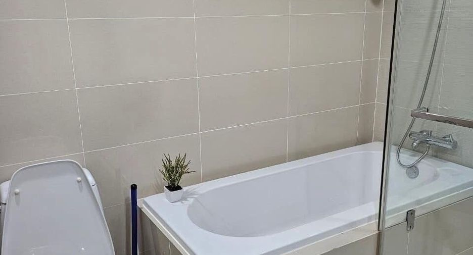 For rent 2 bedrooms condo in Huai Khwang, Bangkok