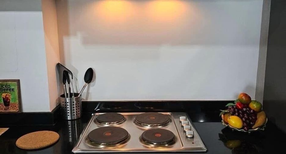 For rent 2 bedrooms condo in Huai Khwang, Bangkok