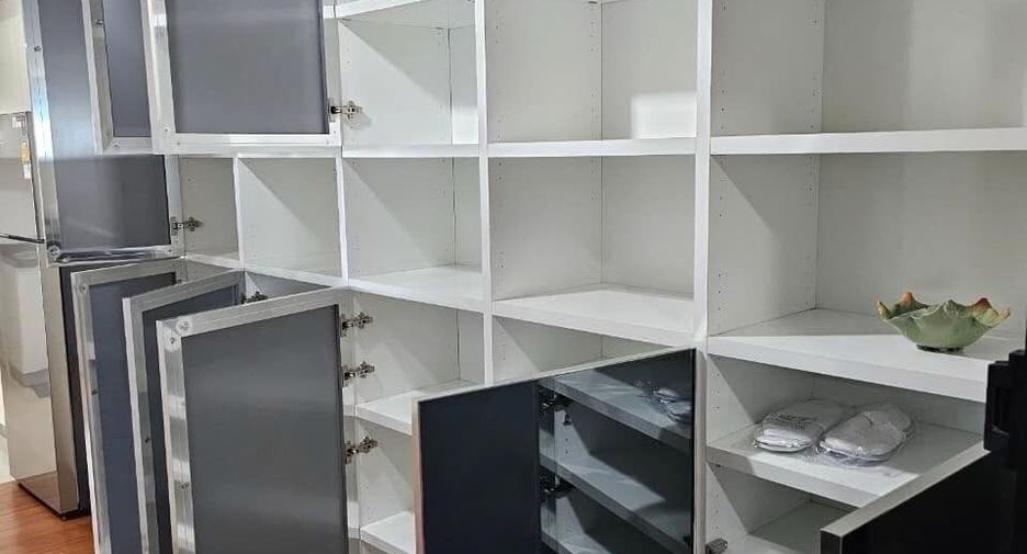 For rent 2 bedrooms condo in Huai Khwang, Bangkok