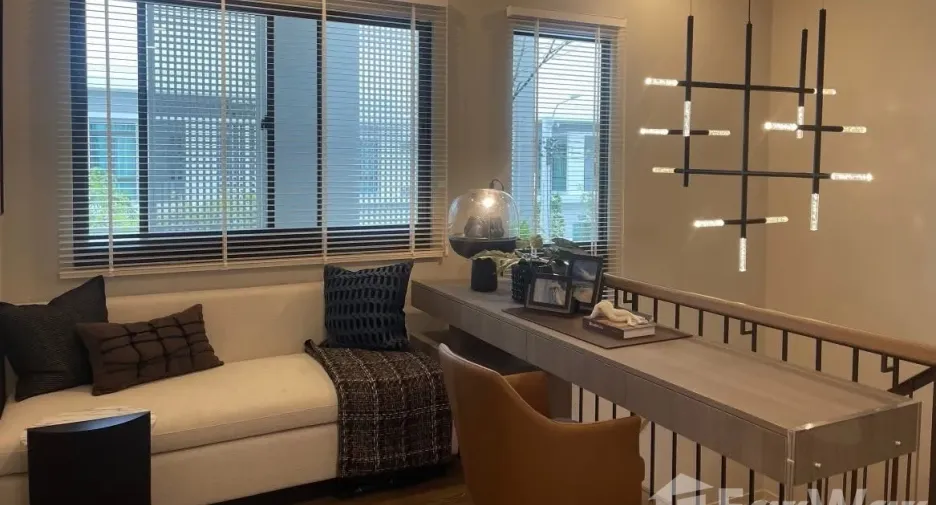 Casa en alquiler de 4 habitaciones en Bang Na, Bangkok