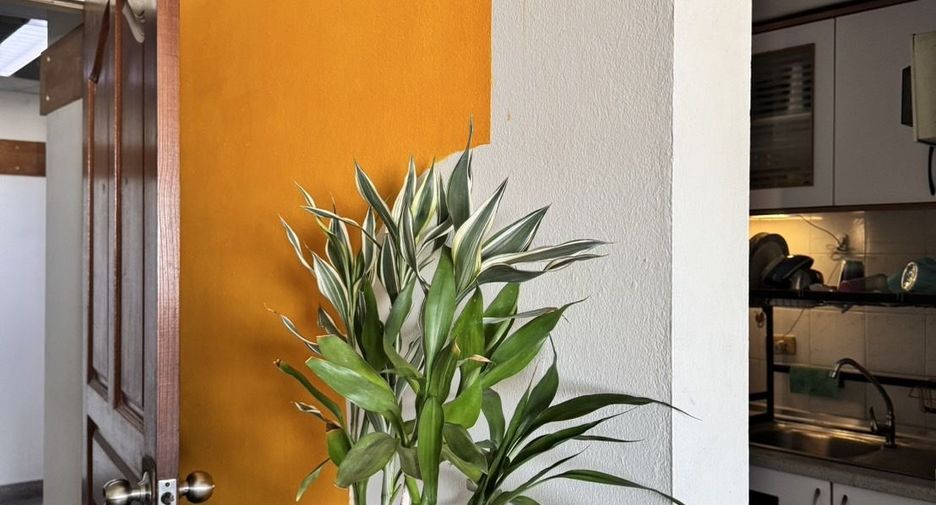 For rent 2 bedrooms condo in Phra Khanong, Bangkok