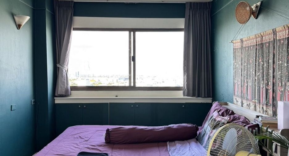 For rent 2 bedrooms condo in Phra Khanong, Bangkok