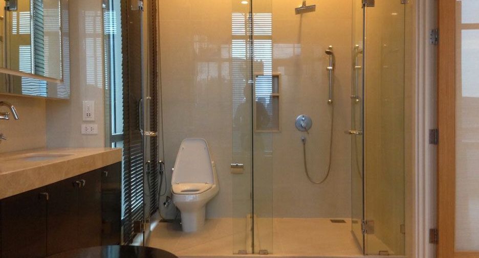 For rent 3 bedrooms apartment in Watthana, Bangkok