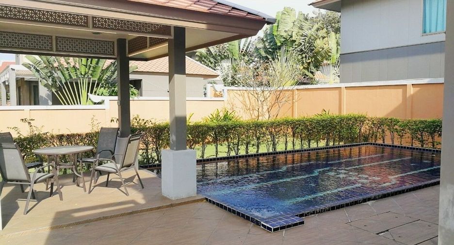 Villa en alquiler de 4 habitaciones en Bang Lamung, Chonburi