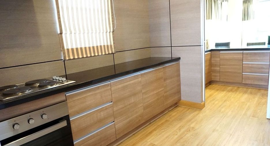 Villa en alquiler de 4 habitaciones en Bang Lamung, Chonburi