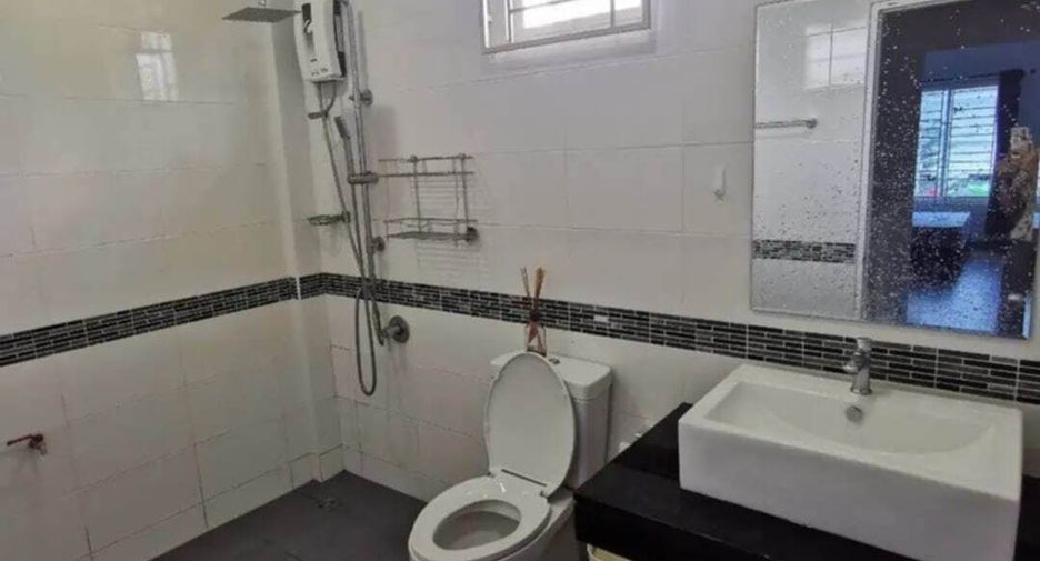For rent 3 bedrooms townhouse in Mueang Phuket, Phuket