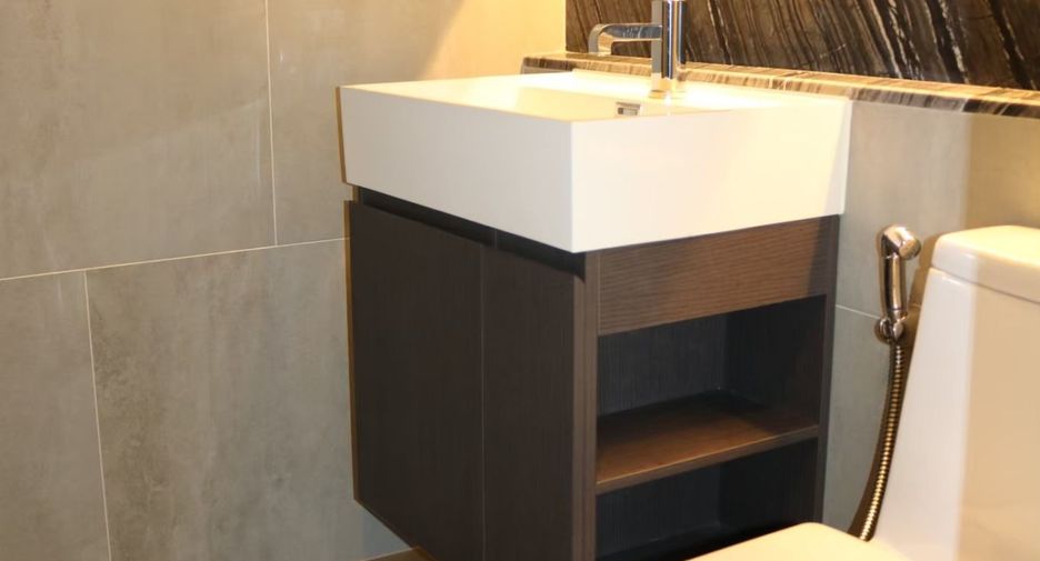For rent 1 bed condo in Khlong Toei, Bangkok