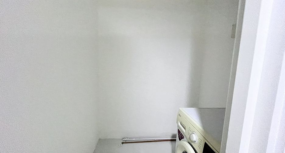 For rent 2 bedrooms condo in Sathon, Bangkok