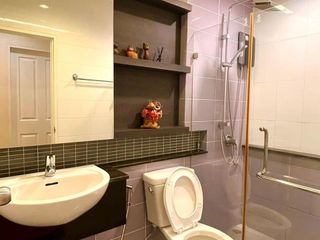Reihenhaus zur Miete mit 5 Zimmer in Phra Khanong, Bangkok