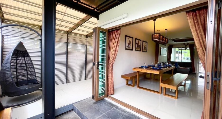 For rent 5 bedrooms townhouse in Phra Khanong, Bangkok