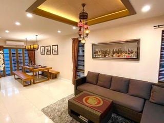 Reihenhaus zur Miete mit 5 Zimmer in Phra Khanong, Bangkok