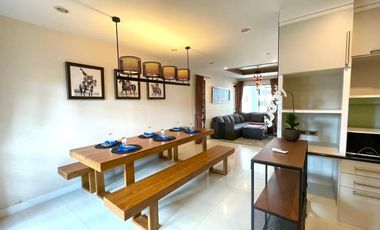 Casa adosada en alquiler de 5 habitaciones en Phra Khanong, Bangkok