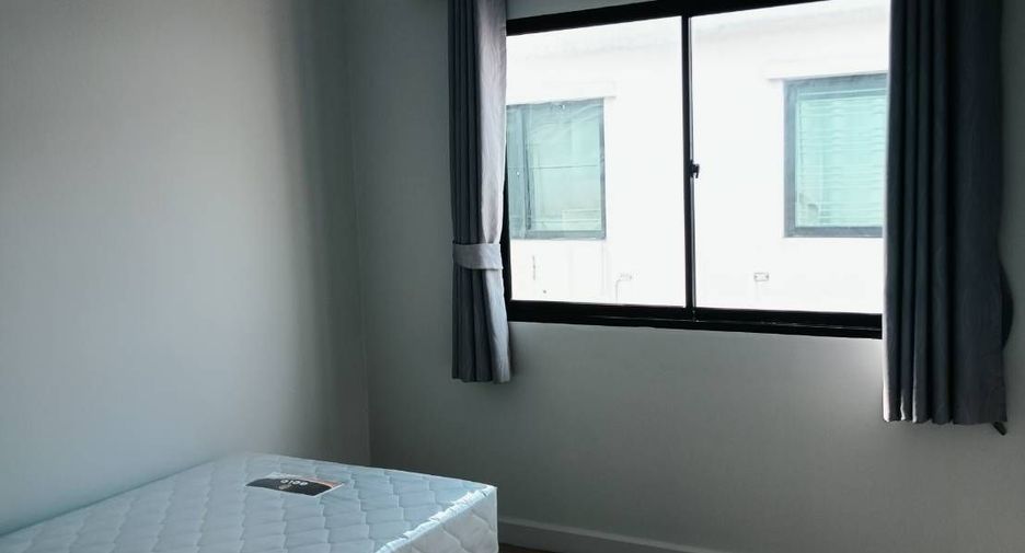For rent 3 bedrooms townhouse in Prawet, Bangkok