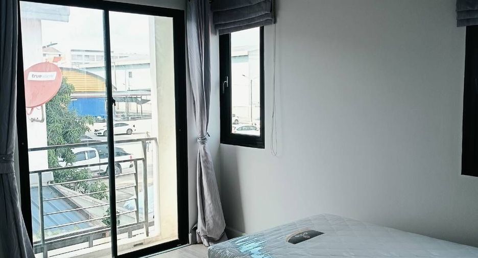 For rent 3 bedrooms townhouse in Prawet, Bangkok