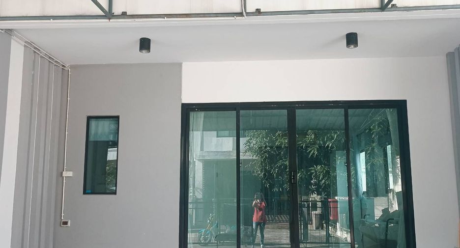 For rent 3 bedrooms townhouse in Prawet, Bangkok