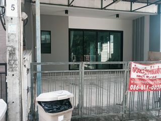 出租 3 卧室 联排别墅 在 Prawet, 曼谷