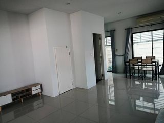 出租 3 卧室 联排别墅 在 Prawet, 曼谷