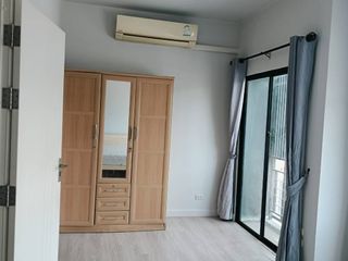 出租 3 卧室 联排别墅 在 Prawet, 曼谷