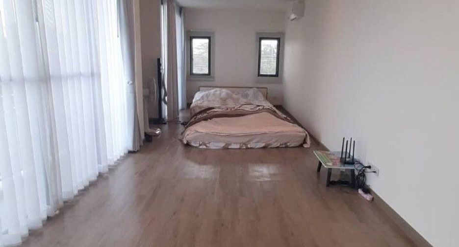 À vendre et à louer 4 chambres maison à Bang Sao Thong, Samut Prakan