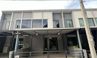 Reihenhaus zur Miete mit 3 Zimmer in Saphan Sung, Bangkok