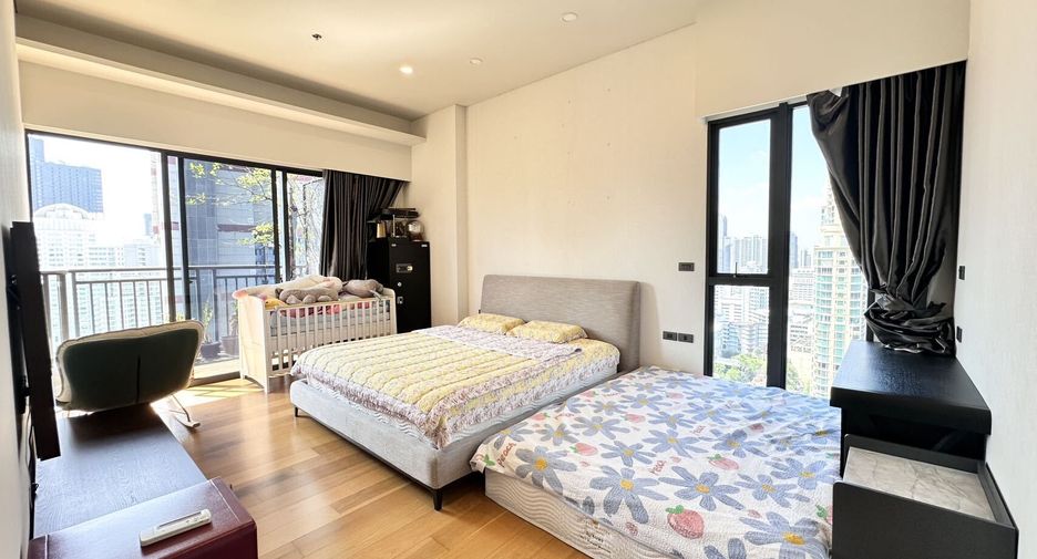 For rent 3 bedrooms condo in Watthana, Bangkok