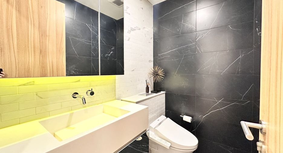 For rent 3 bedrooms condo in Watthana, Bangkok