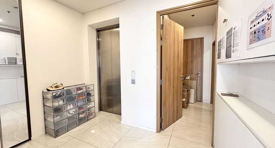 For rent 3 bedrooms condo in Watthana, Bangkok