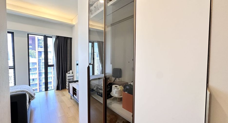 For rent 3 bedrooms condo in Watthana, Bangkok