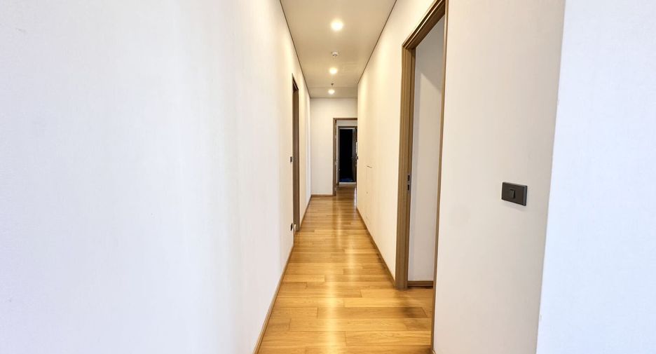For rent 3 bedrooms condo in Watthana, Bangkok