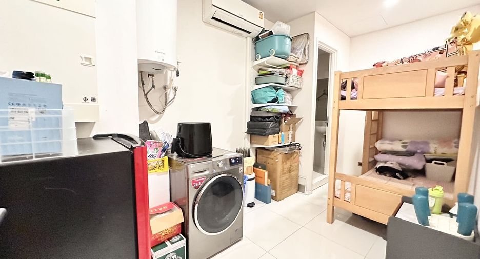 For rent 3 bedrooms condo in Watthana, Bangkok
