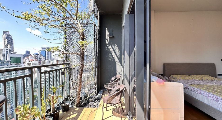 For rent 3 bedrooms condo in Watthana, Bangkok