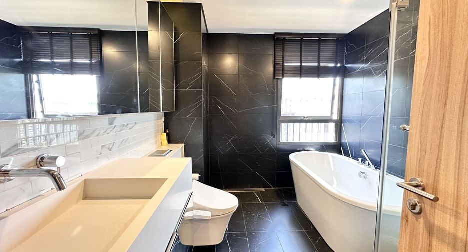 For rent 3 bedrooms condo in Watthana, Bangkok