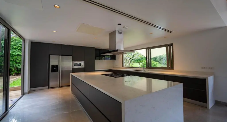 For sale 4 bedrooms villa in Thalang, Phuket