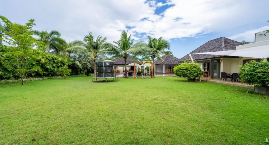 For sale 4 bedrooms villa in Thalang, Phuket