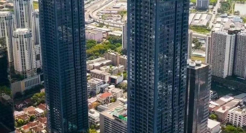For rent 2 bedrooms condo in Huai Khwang, Bangkok