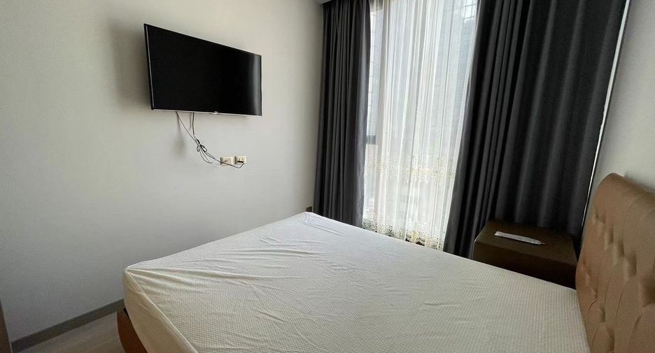 For rent 2 bedrooms condo in Huai Khwang, Bangkok