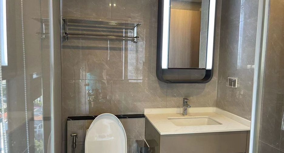 For rent 2 bedrooms condo in Huai Khwang, Bangkok