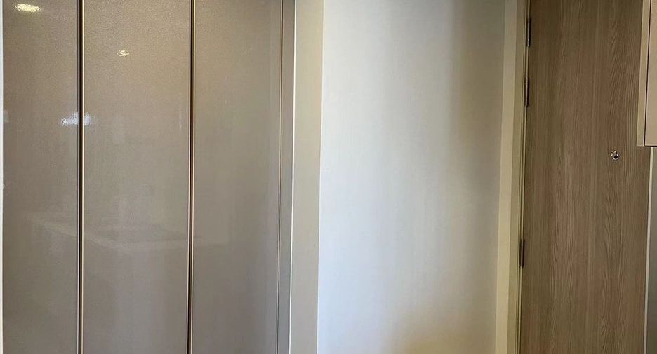 For rent 2 bedrooms condo in Huai Khwang, Bangkok