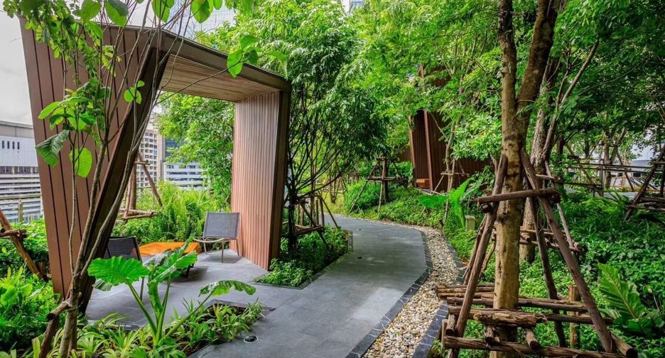 For rent 2 bedrooms condo in Huai Khwang, Bangkok