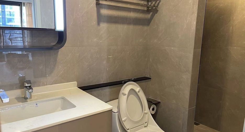 For rent 2 bedrooms condo in Huai Khwang, Bangkok